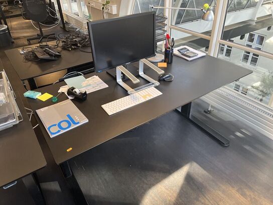 Hæve sænkebord m. Indhold 