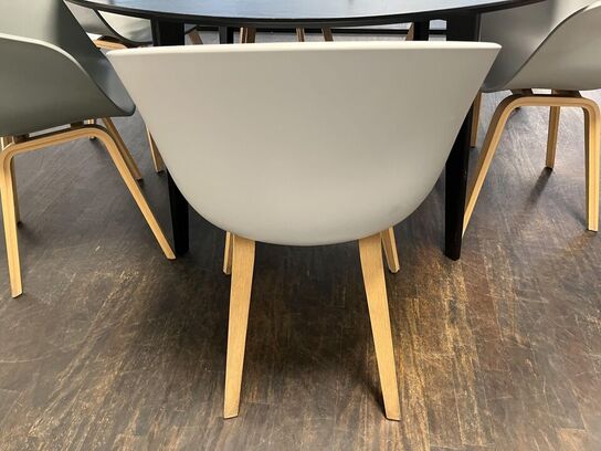 Rundt mødebord m. 6. Stk. HAY Skål stole