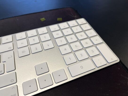 Hæve sænkebord m. Indhold 