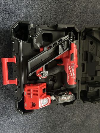 Sømpistol MILWAUKEE M18 FFN-502C