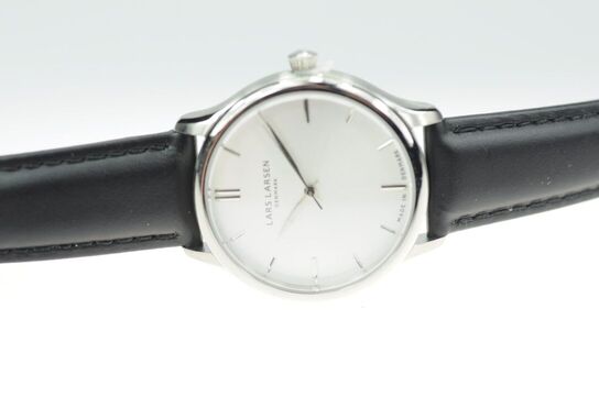 Dameur LARS LARSEN 36 mm.(259P22)