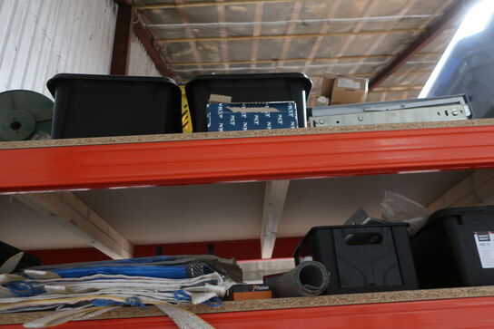 Lagerreol med div. Værktøj og varelager