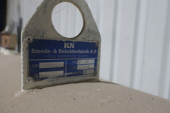 Tank med pumpesystem