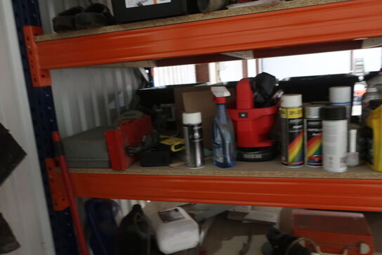 Lagerreol med div. Værktøj og varelager
