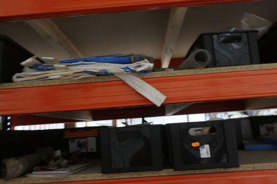 Lagerreol med div. Værktøj og varelager