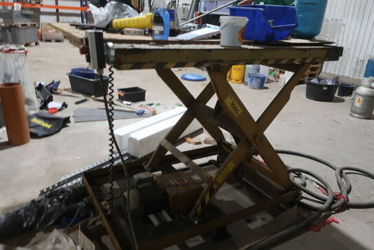 Saksløftebord med indhold