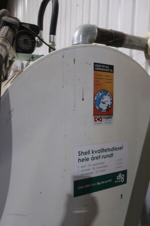 Tank med pumpesystem