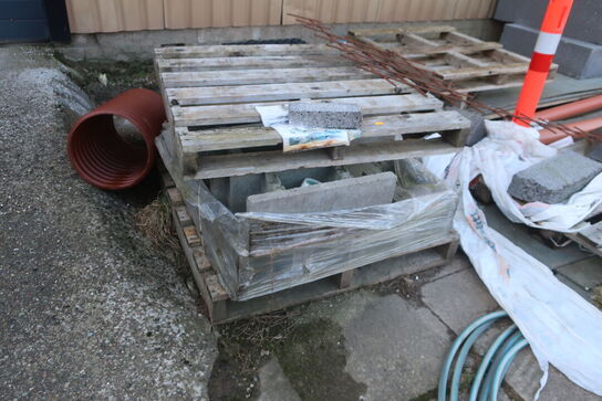 Div. Køreplader, gulvisoleringsplader, jern, lecablokke m.m.