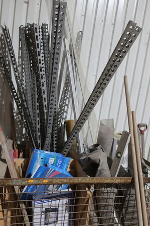 Opbevaringsbur med indhold