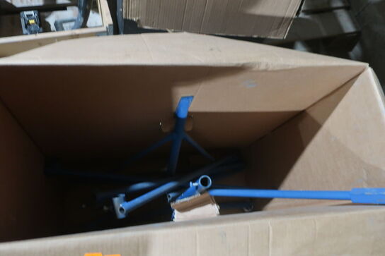 Kasse med indhold UPONOR