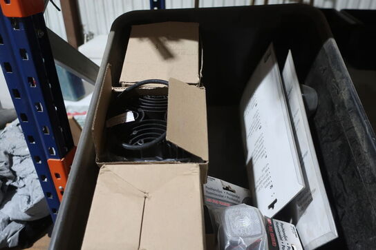 Lagerreol med div. Værktøj og varelager