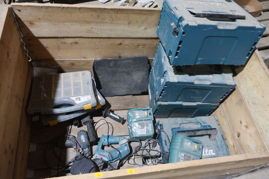 Palle med div. Håndværktøj MAKITA samt værktøjskasser m.m.