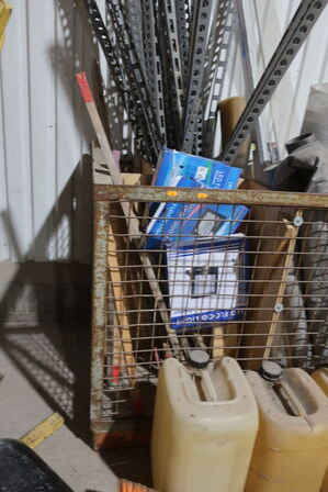 Opbevaringsbur med indhold