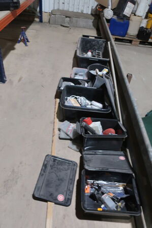 Div. Kasser med værktøj og varelager