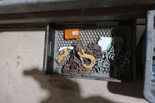 Div. Kasser med værktøj og varelager