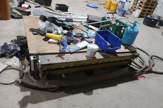 Saksløftebord med indhold