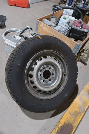 Div. Batterier, støvsuger, varelager m.m.