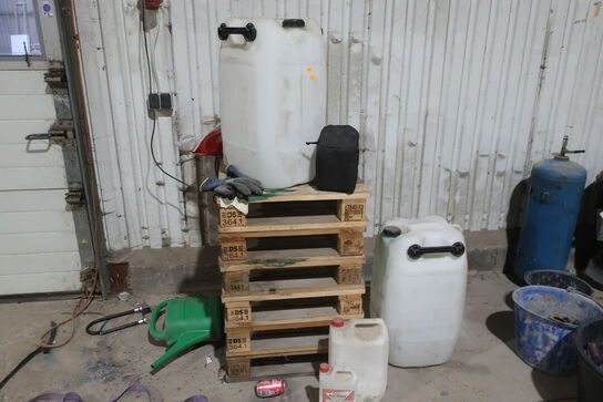 Div. Paller, dunke, autostol, murerspande, haveredskaber m.m.