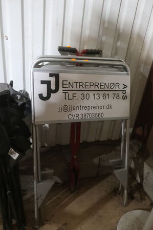 2 stk. skitte, værktøj samt gulvventilator