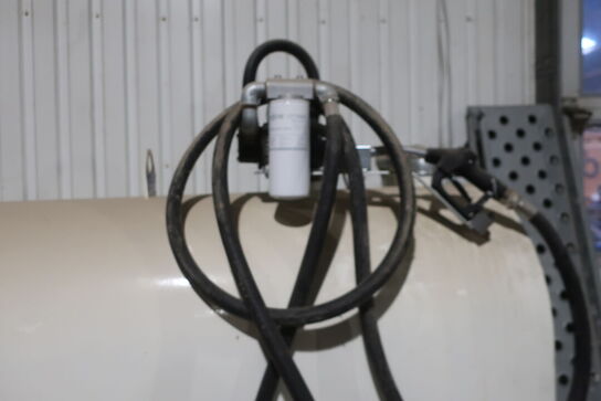 Tank med pumpesystem