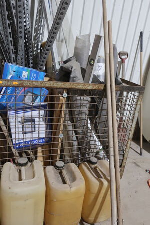 Opbevaringsbur med indhold