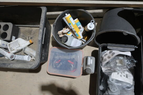 Div. Kasser med værktøj og varelager