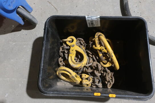 Kasse med løftekroge og løftekæde