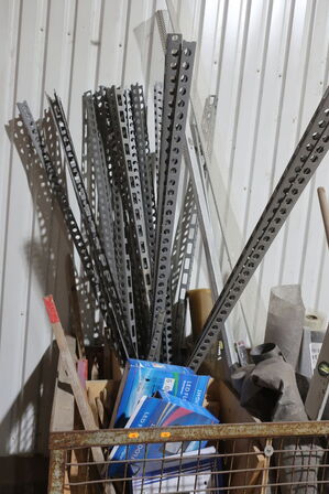 Opbevaringsbur med indhold