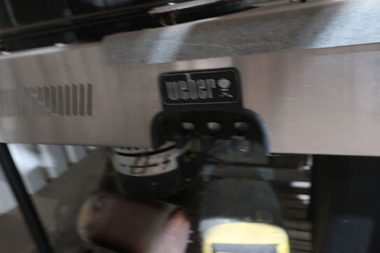 Kuglegrill med bord WEBER