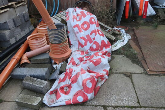 Div. Køreplader, gulvisoleringsplader, jern, lecablokke m.m.