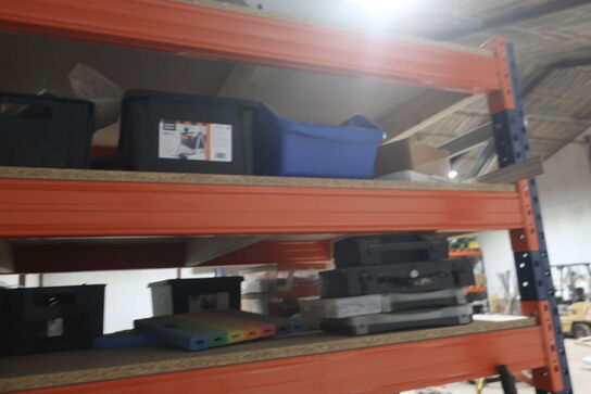 Lagerreol med div. Værktøj og varelager