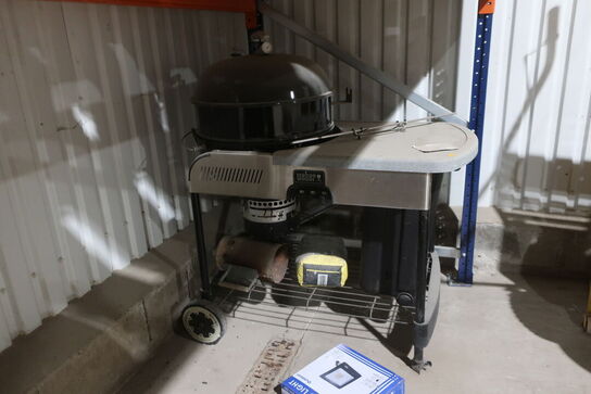 Kuglegrill med bord WEBER