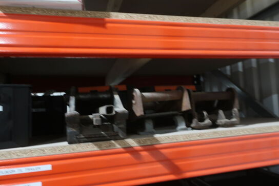 Lagerreol med div. Værktøj og varelager