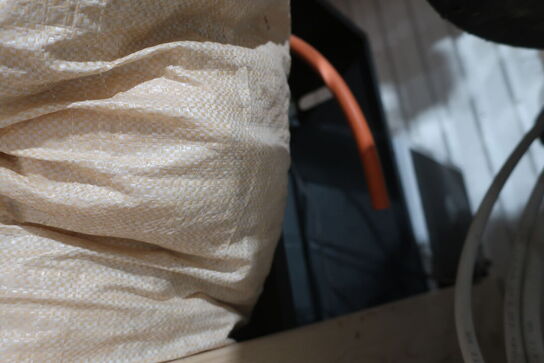 Palle med varmeovn, malersprøjte m.m.