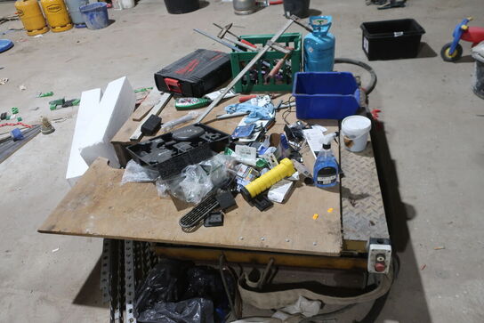 Saksløftebord med indhold