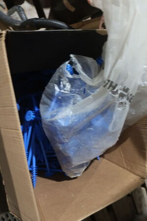 Div. Batterier, støvsuger, varelager m.m.