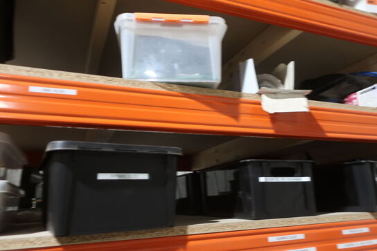 Lagerreol med div. Værktøj og varelager