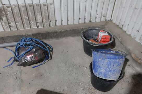 Div. Paller, dunke, autostol, murerspande, haveredskaber m.m.