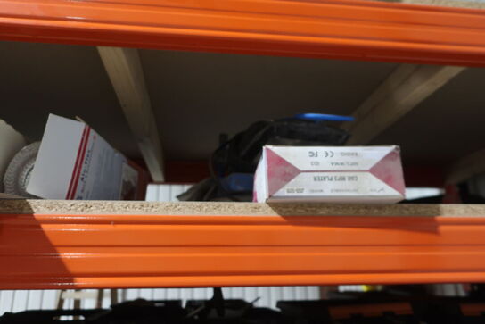 Lagerreol med div. Værktøj og varelager