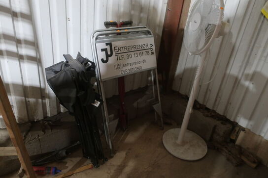 2 stk. skitte, værktøj samt gulvventilator