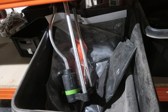 Lagerreol med div. Værktøj og varelager