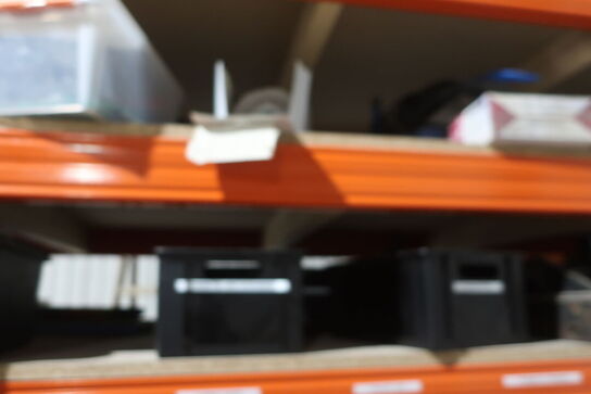 Lagerreol med div. Værktøj og varelager