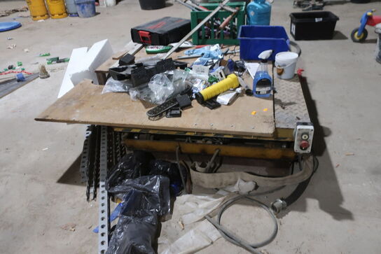 Saksløftebord med indhold