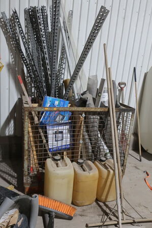 Opbevaringsbur med indhold