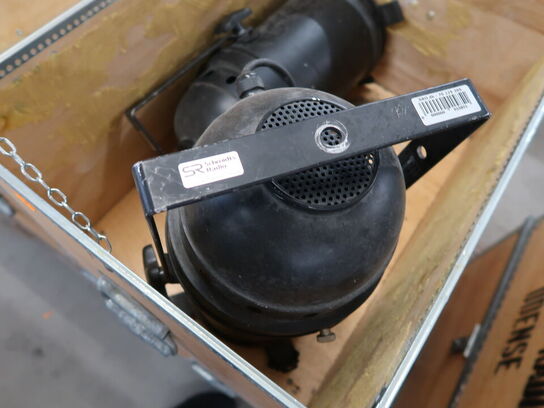 3 stk. PLYFA kasse med 6 stk. scenelamper