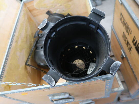 3 stk. PLYFA kasse med 6 stk. scenelamper