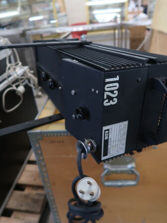 3 stk. PLYFA kasse med 6 stk. scenelamper