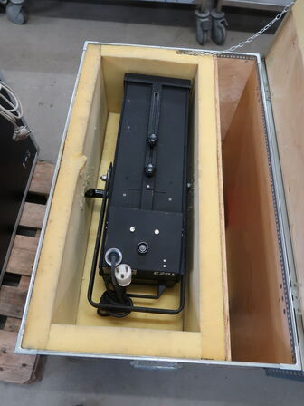 3 stk. PLYFA kasse med 6 stk. scenelamper