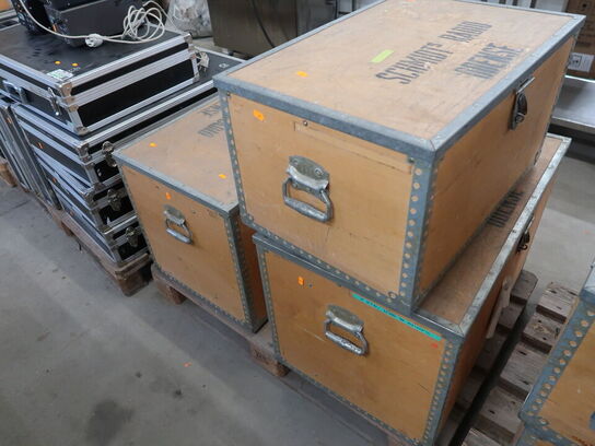 3 stk. PLYFA kasse med 6 stk. scenelamper