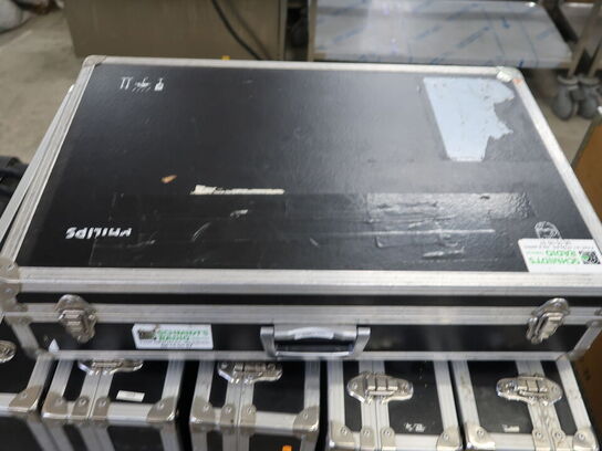 6 stk. Flightcases med indhold (se beskrivelse)